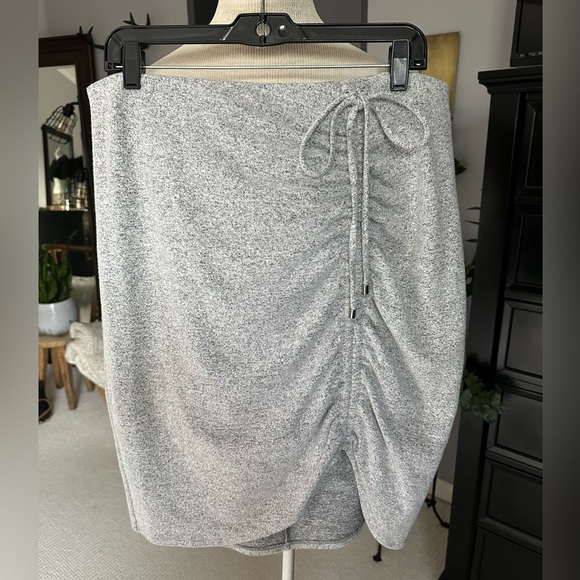 White House Black Market Dresses & Skirts - White House Black Market gray ruched skirt, size large